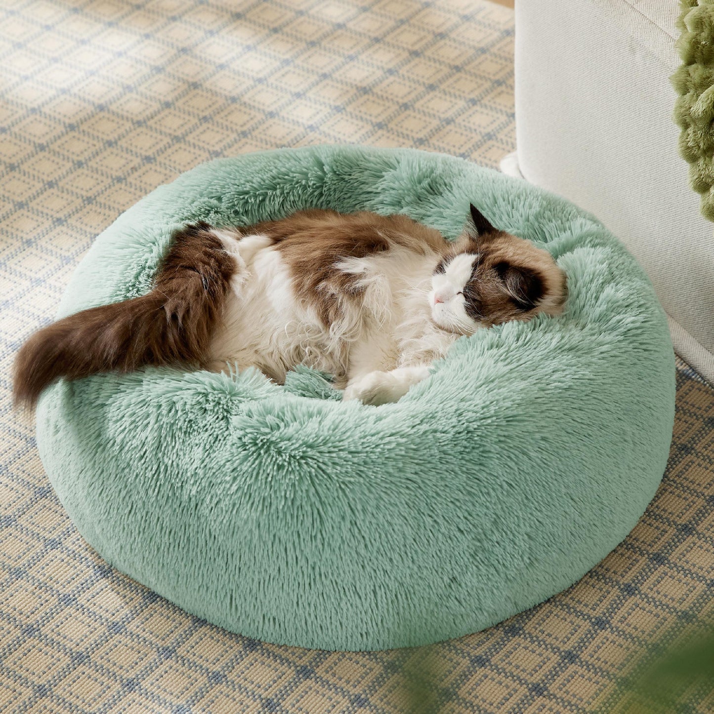 Calming Donut Dog Bed with Washable Faux Fur